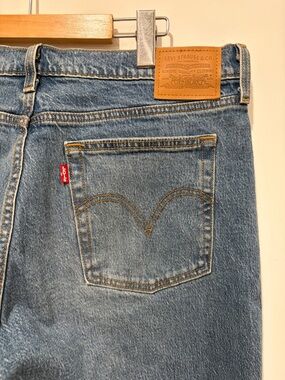 Levi's Blue Denim Jeans - Wedgie Button Closure